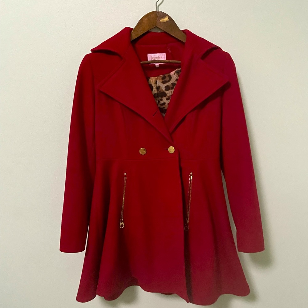 Red winter coat in size M - lightly worn.